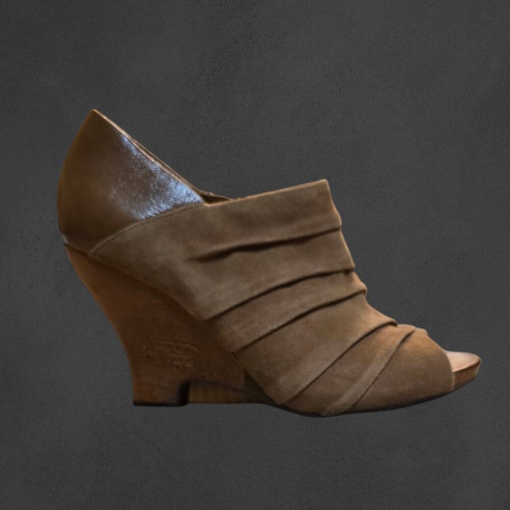 NAYA Genesis Leather & Suede Peep Toe Wood Wedge sz 6 NWOT
